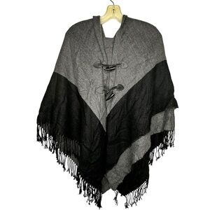 Accessory St. New York‎ Acrylic Cape Sweater
